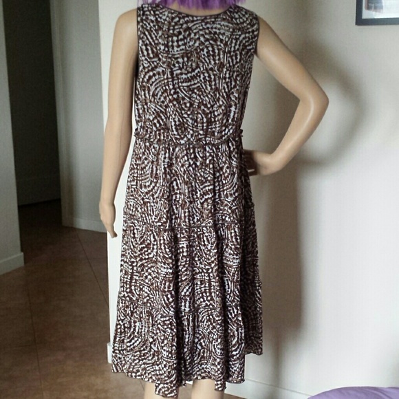 Fully lined sleeveless dress - Picture 2 of 3